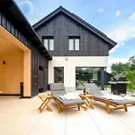 빌라 Smrzovka - Luxury House With Swimming Pool, Jacuzzi, Garden And Bbq 야블로네츠나트니소우