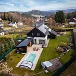 Villa Smrzovka - Luxury House With Swimming Pool, Jacuzzi, Garden And Bbq *