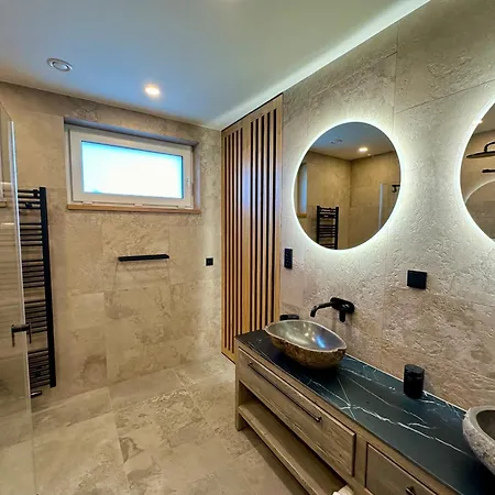 Villa Smrzovka - Luxury House With Swimming Pool, Jacuzzi, Garden And Bbq