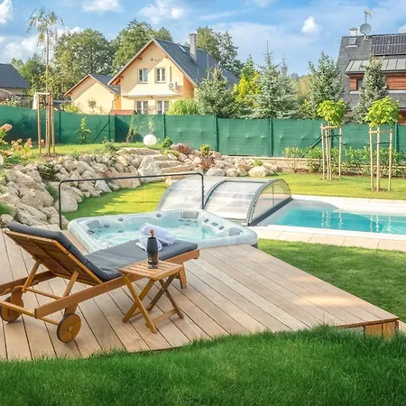 Villa Smrzovka - Luxury House With Swimming Pool, Jacuzzi, Garden And Bbq