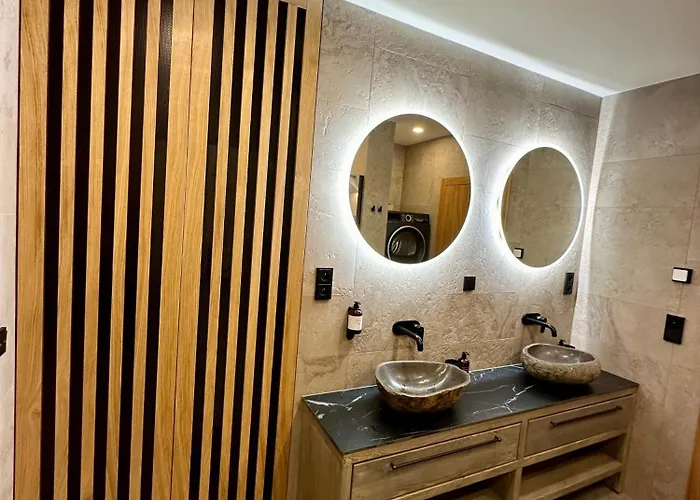 Villa Smrzovka - Luxury House With Swimming Pool, Jacuzzi, Garden And Bbq